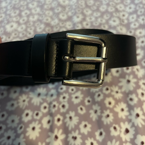NWOT Black belt with silver buckle - Picture 2 of 2